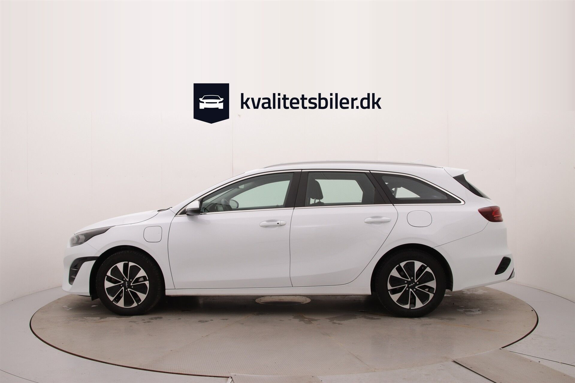 Hvid Kia Ceed fra 2023
