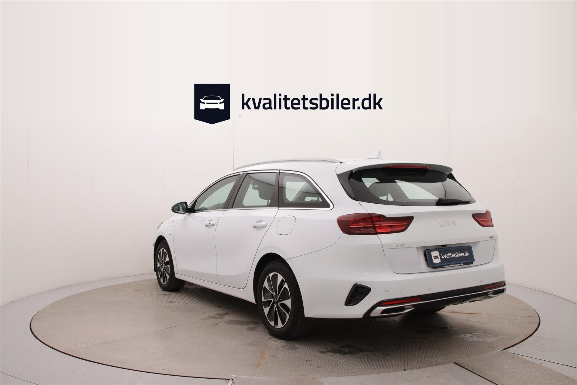 Hvid Kia Ceed fra 2023