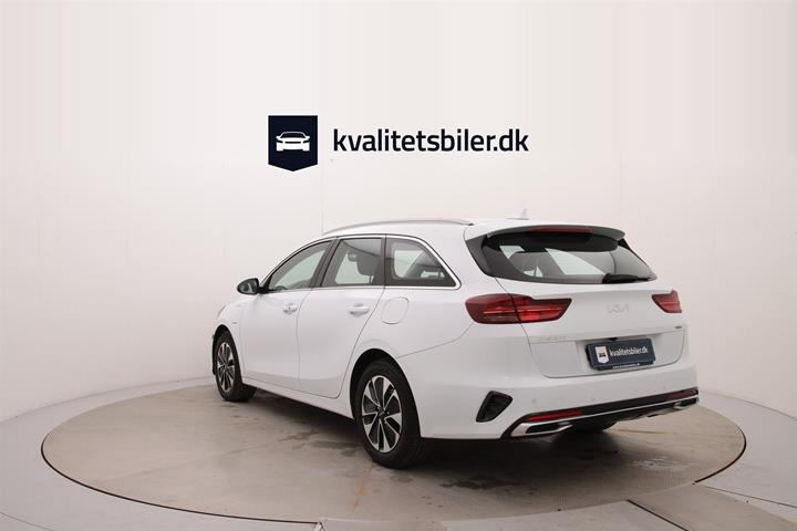 Hvid Kia Ceed fra 2023