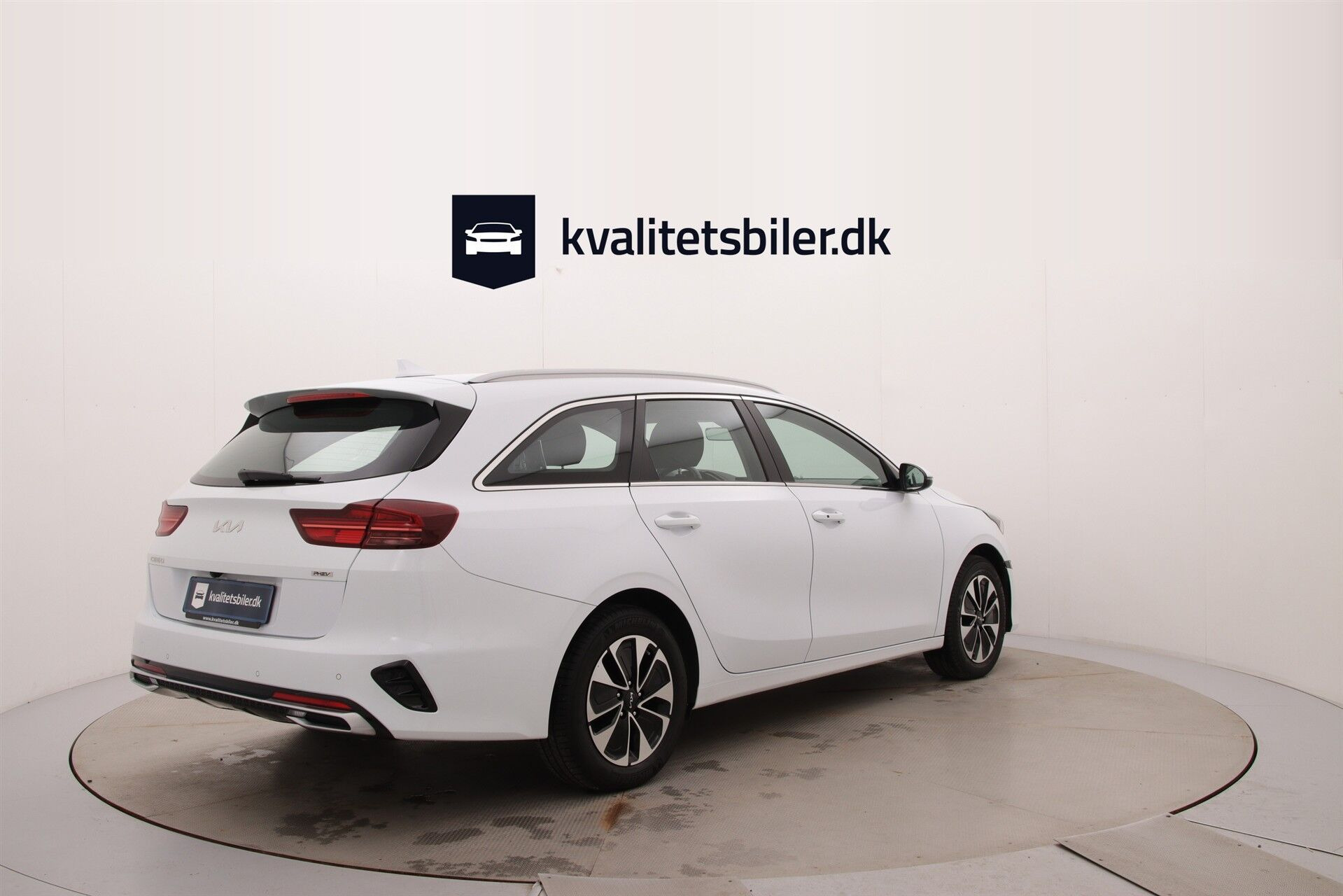 Hvid Kia Ceed fra 2023