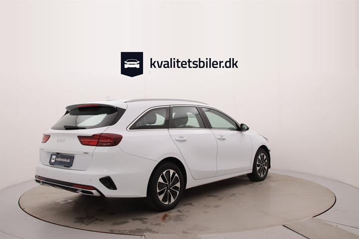 Hvid Kia Ceed fra 2023