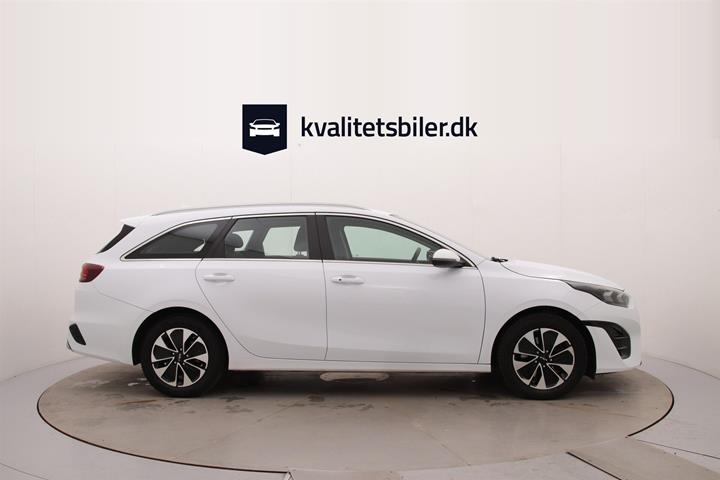 Hvid Kia Ceed fra 2023