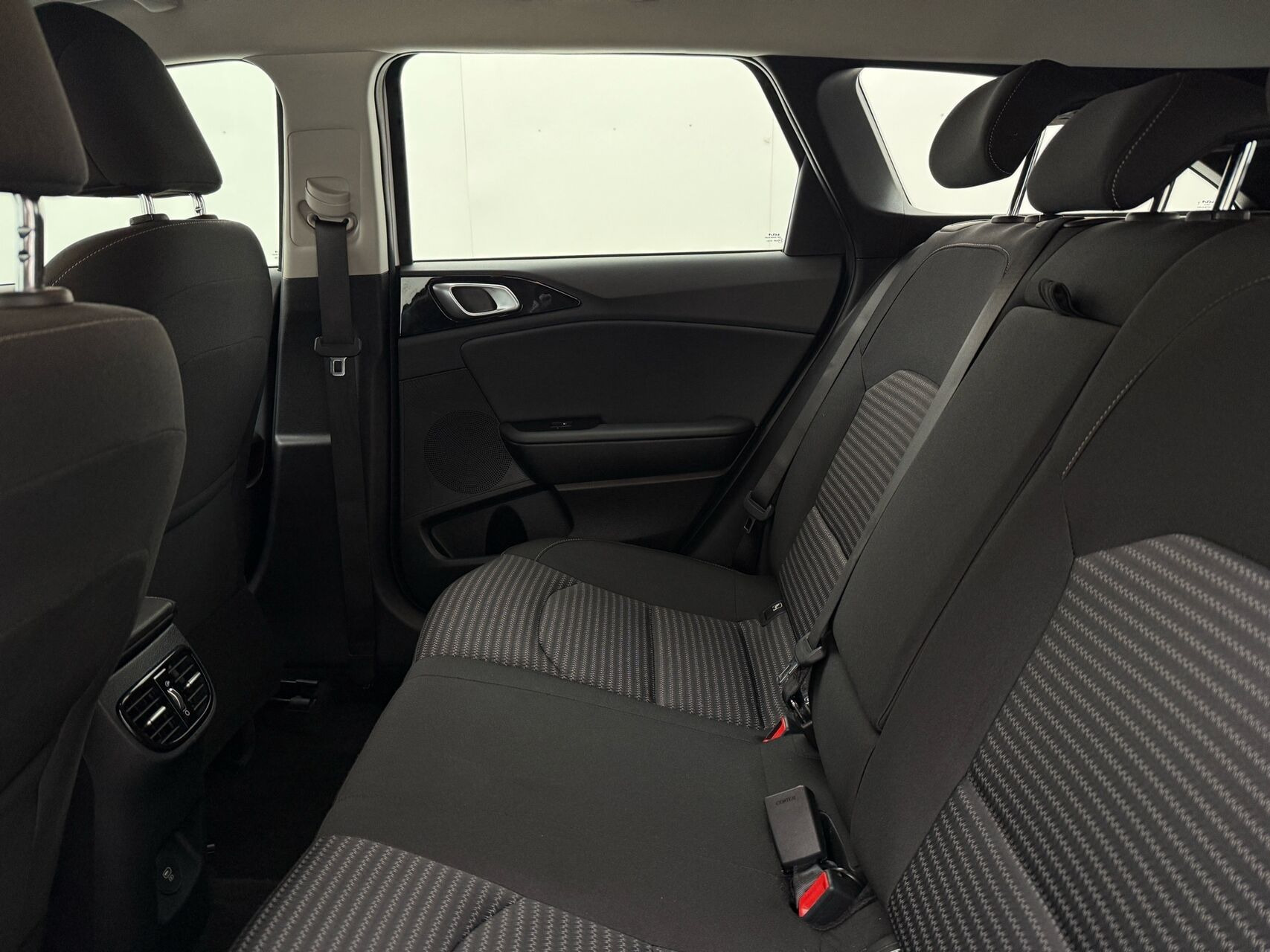 Hvid Kia Ceed fra 2023