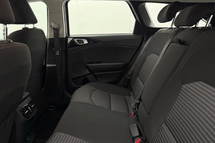 Hvid Kia Ceed fra 2023