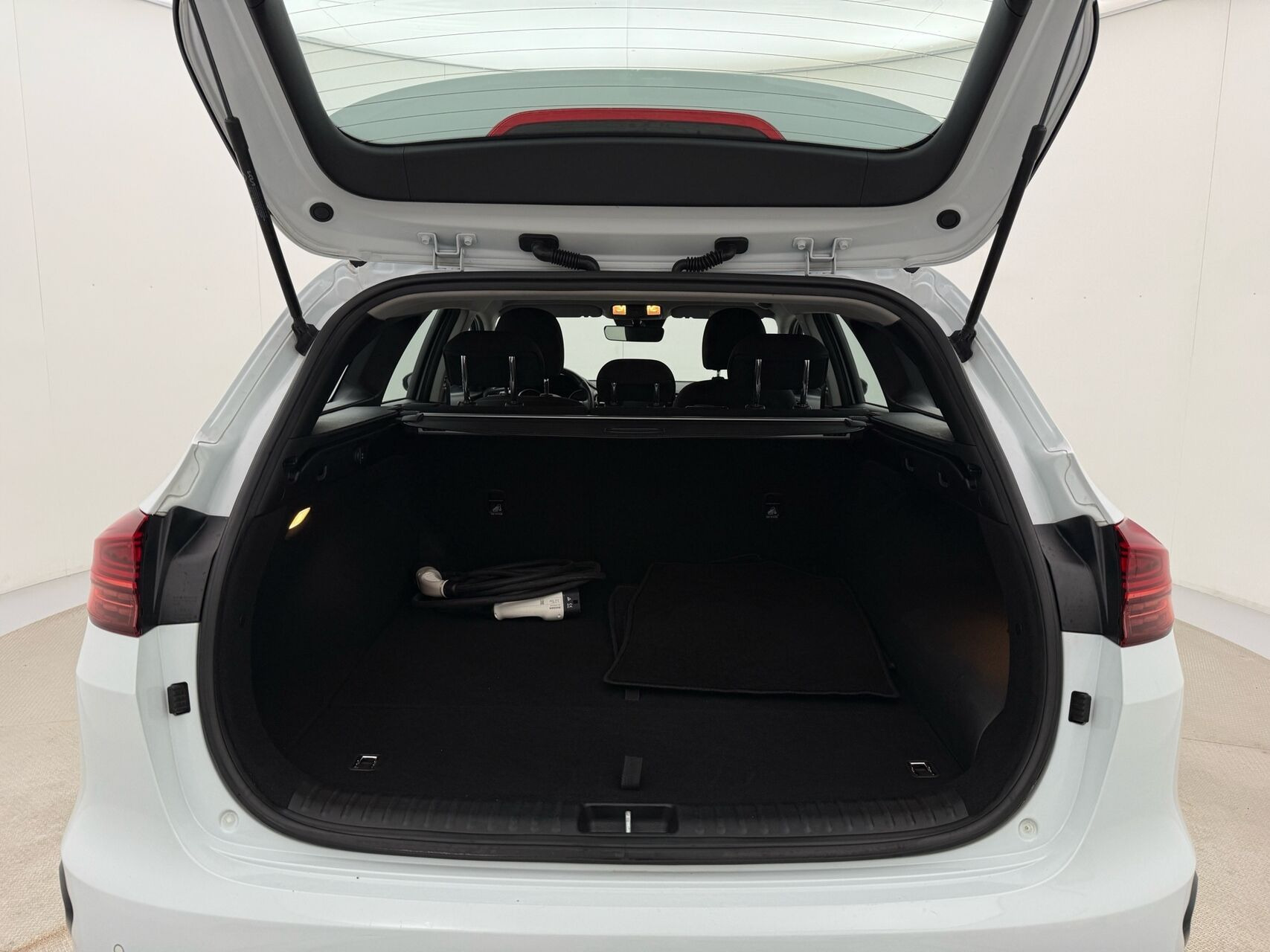 Hvid Kia Ceed fra 2023