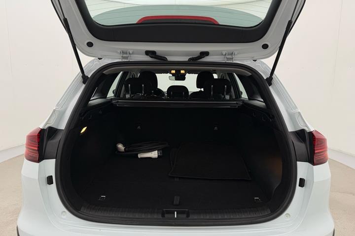 Hvid Kia Ceed fra 2023