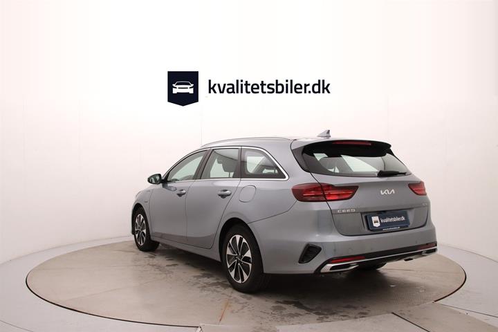 Grå Kia Ceed fra 2023