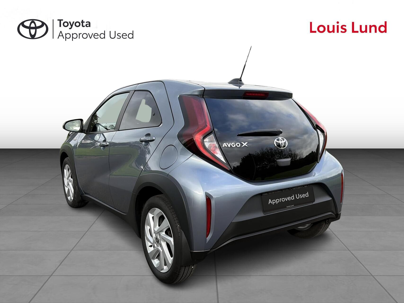 Grå Toyota Aygo X fra 2025