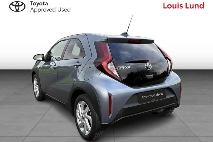 Grå Toyota Aygo X fra 2025