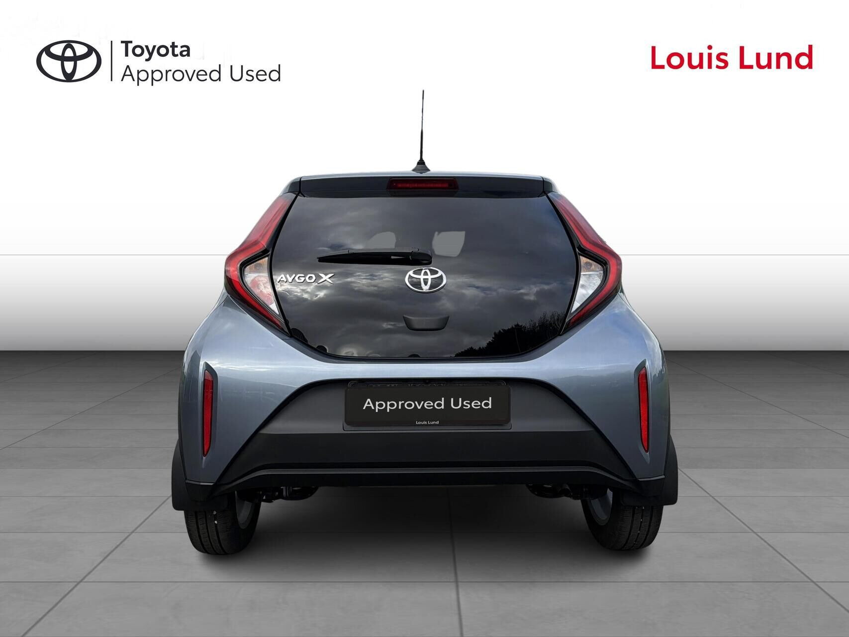 Grå Toyota Aygo X fra 2025