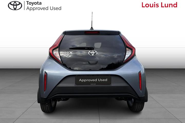 Grå Toyota Aygo X fra 2025