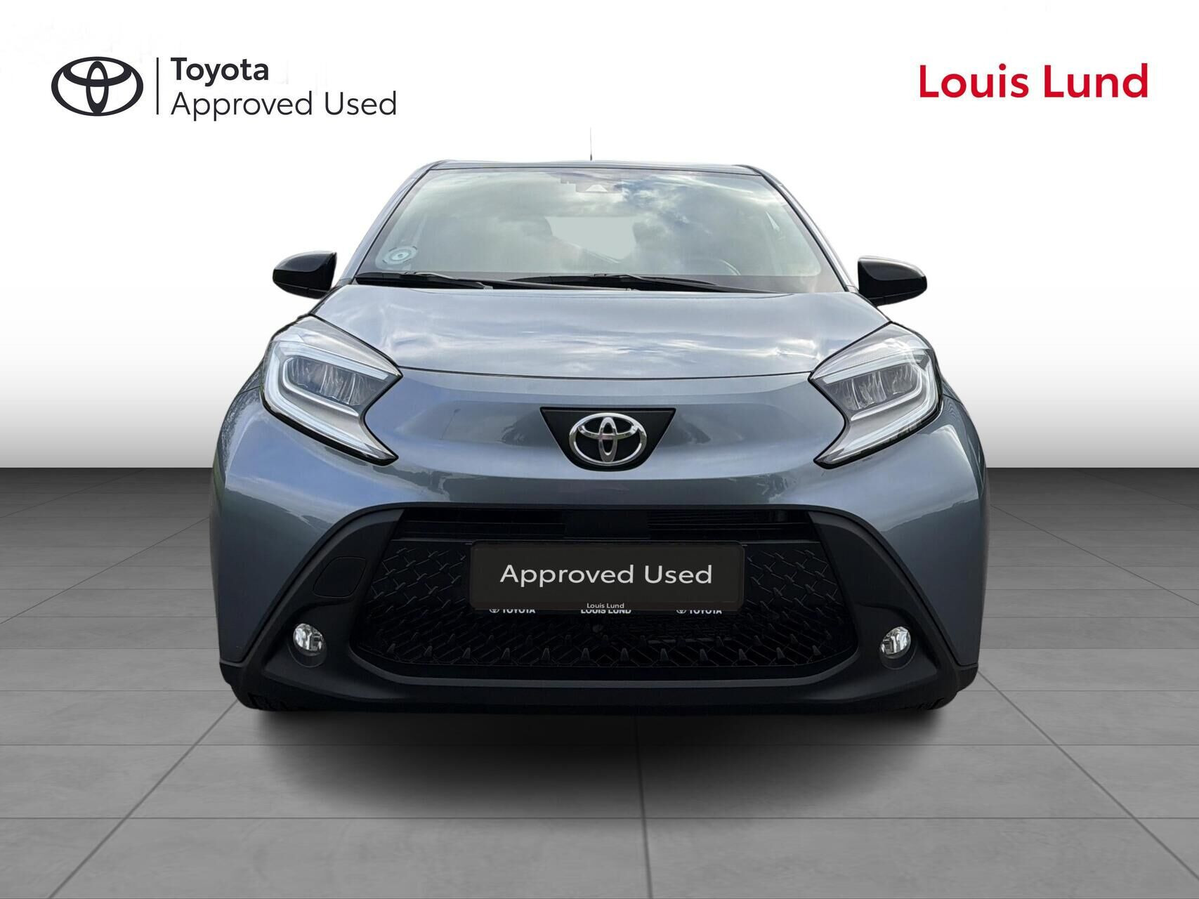 Grå Toyota Aygo X fra 2025