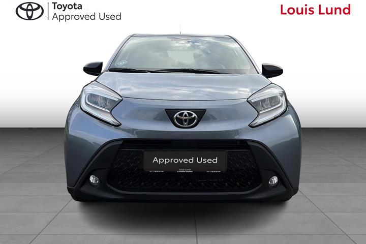 Grå Toyota Aygo X fra 2025
