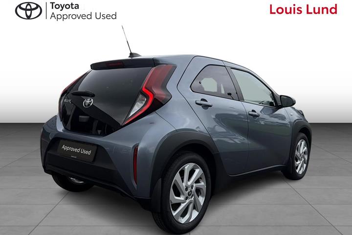 Grå Toyota Aygo X fra 2025