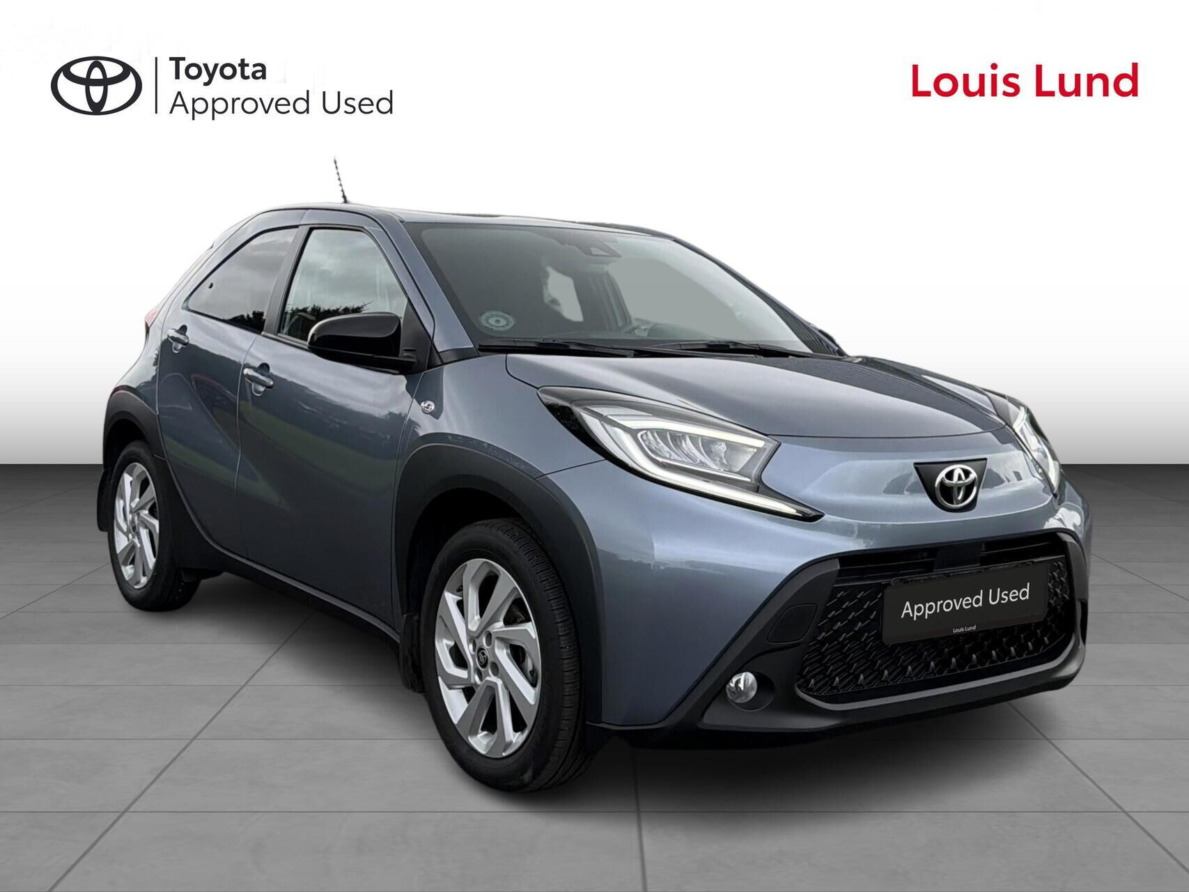 Grå Toyota Aygo X fra 2025