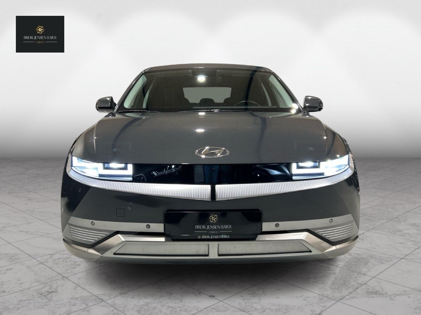 Grå Hyundai Ioniq 5 fra 2024