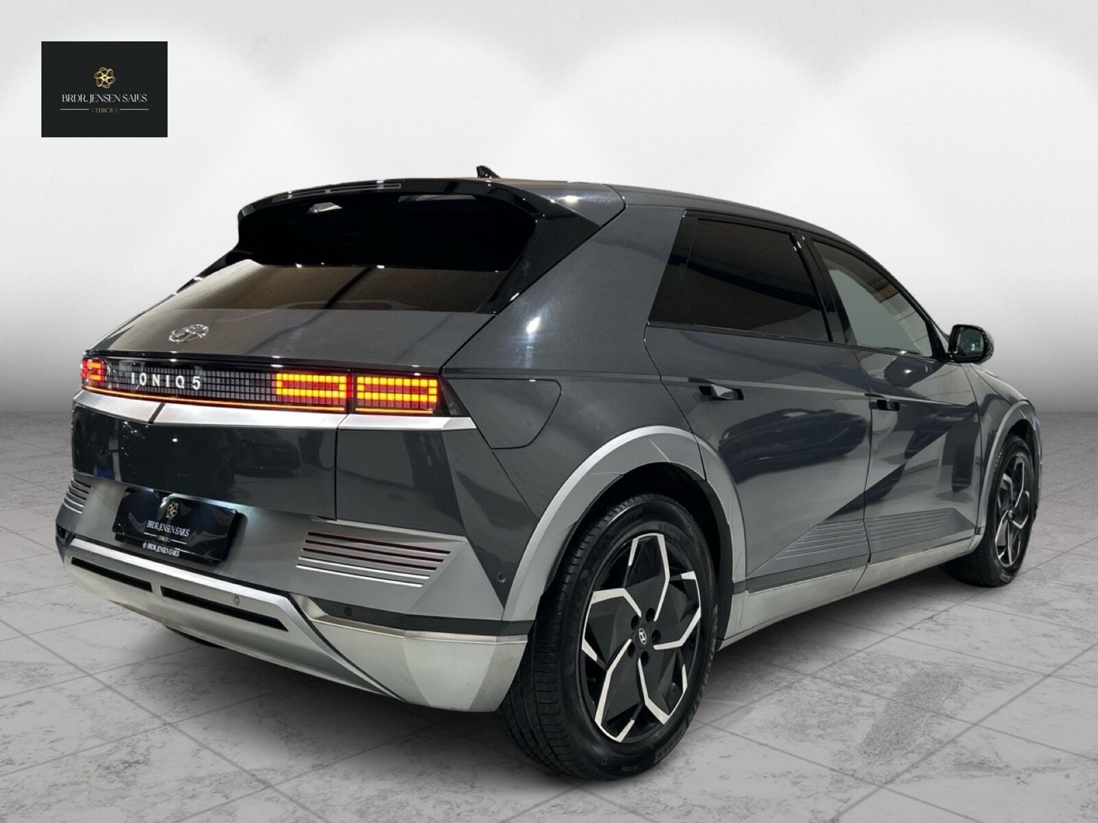 Grå Hyundai Ioniq 5 fra 2024