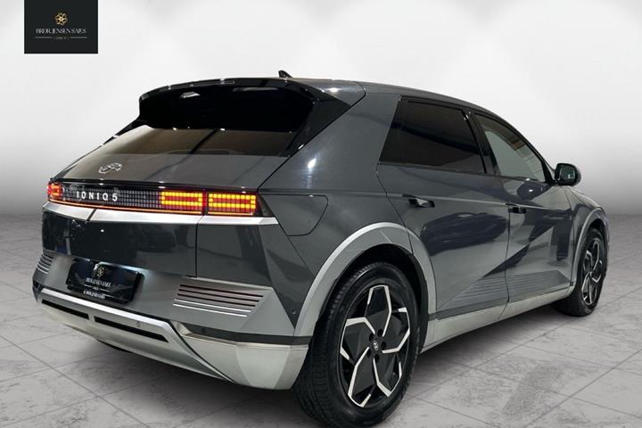 Grå Hyundai Ioniq 5 fra 2024