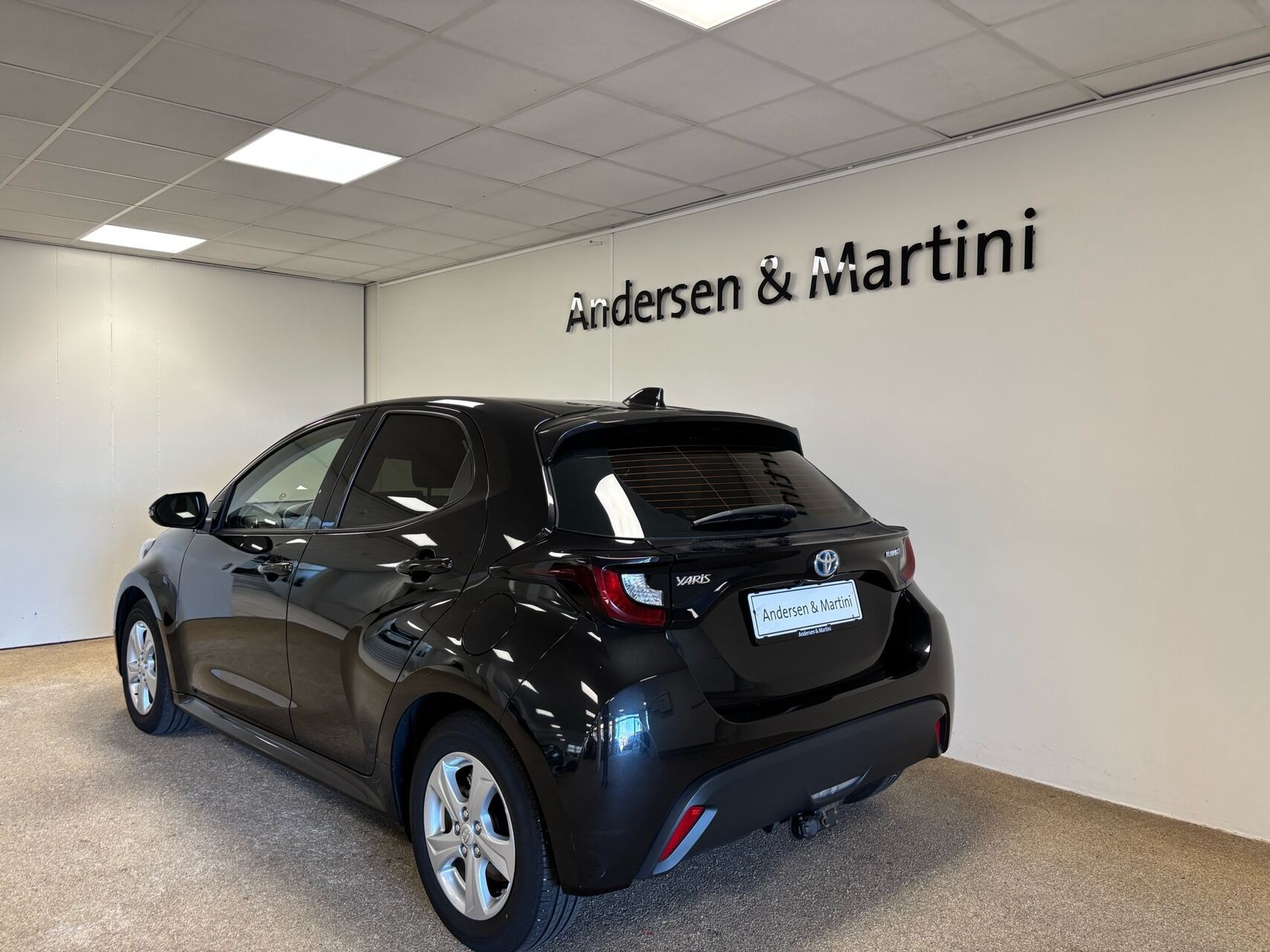 Sort Toyota Yaris fra 2022