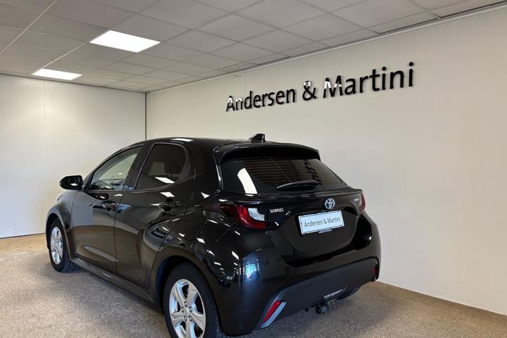 Sort Toyota Yaris fra 2022
