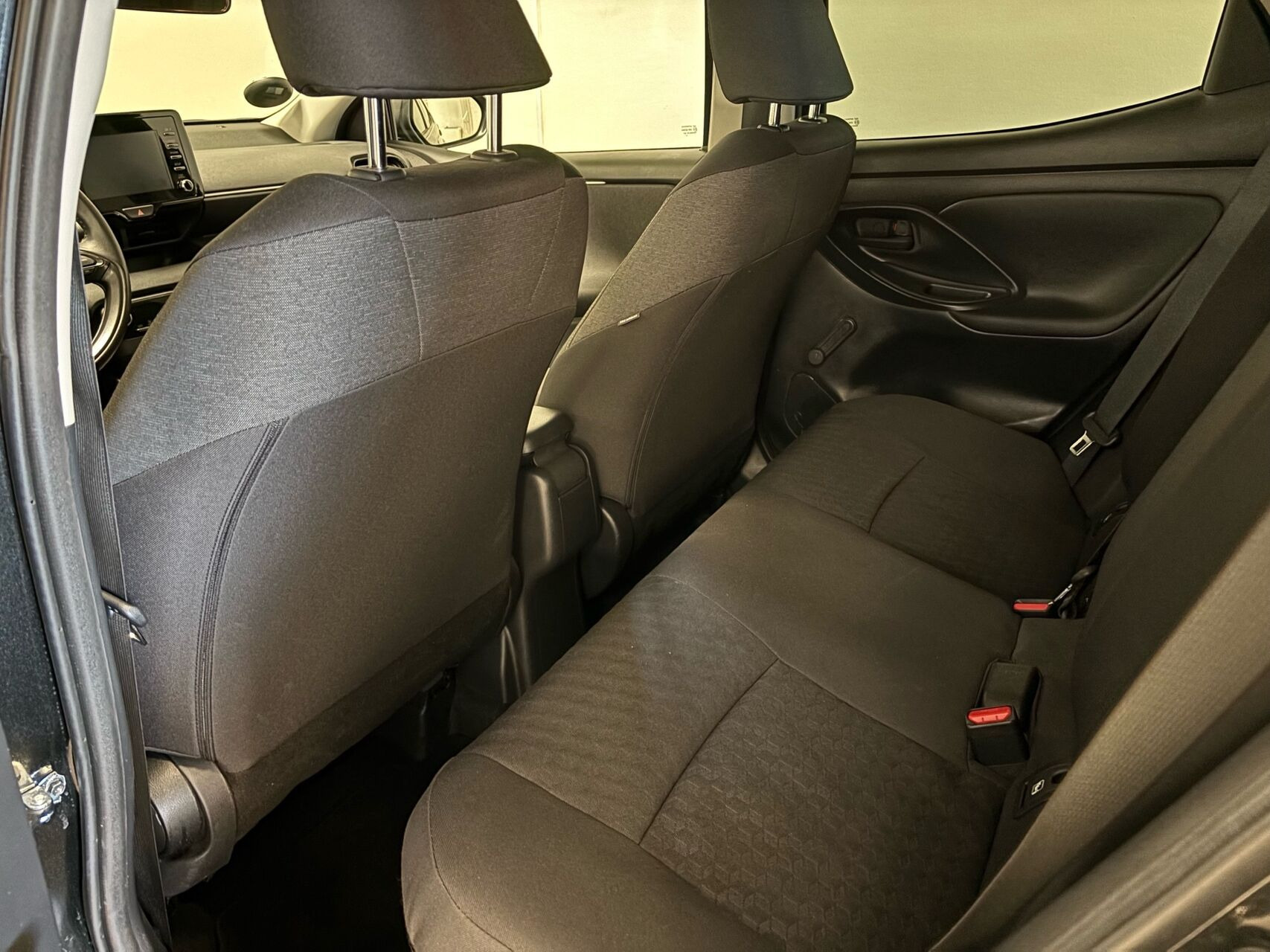Sort Toyota Yaris fra 2022