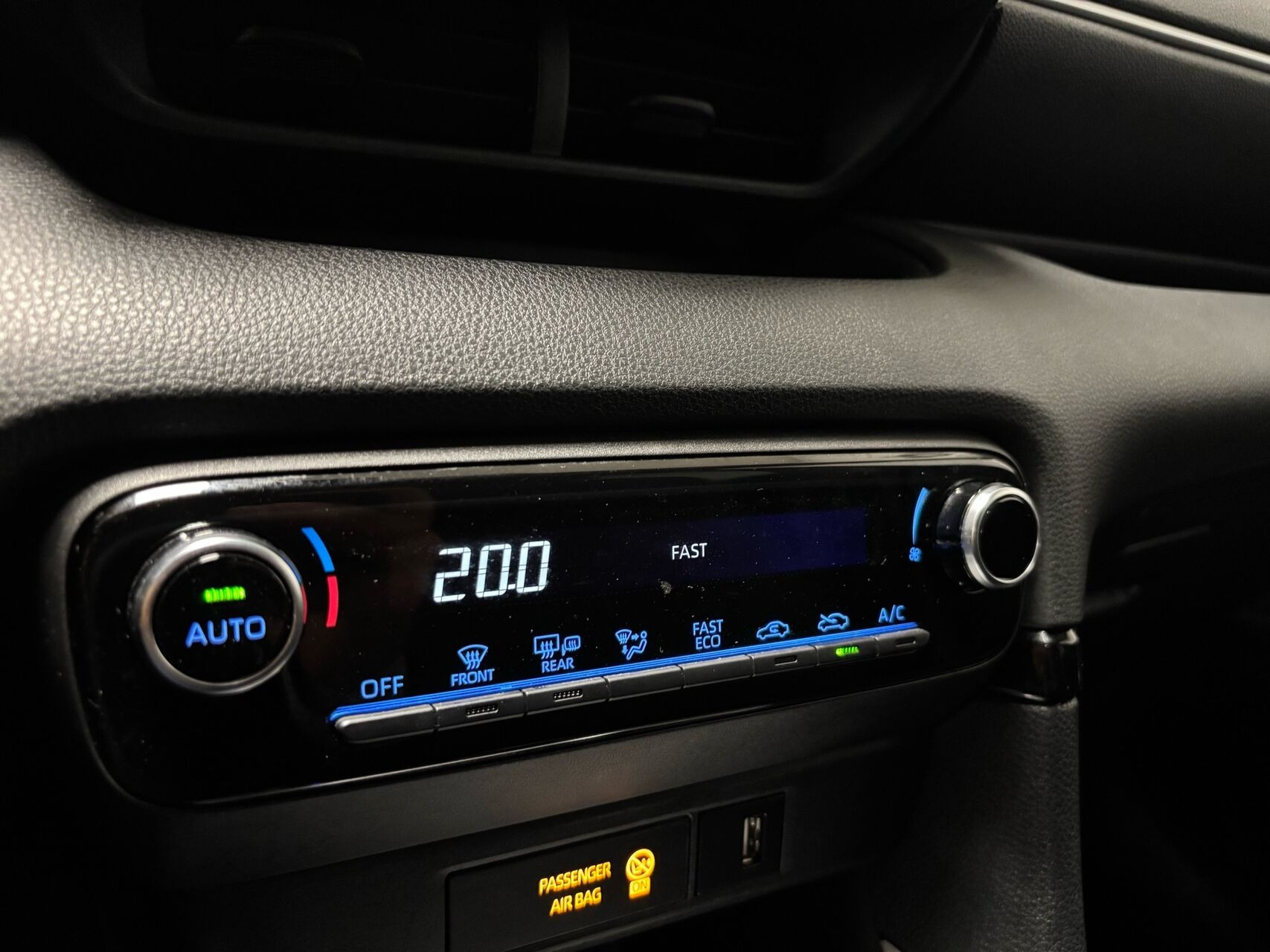 Sort Toyota Yaris fra 2022
