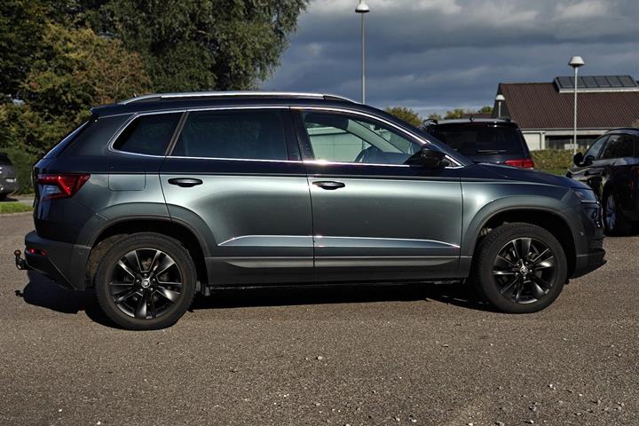 Grå Skoda Karoq fra 2020