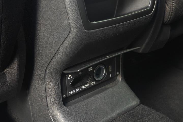 Grå Skoda Karoq fra 2020