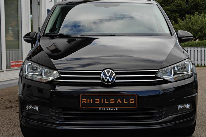 Sort VW Touran fra 2021
