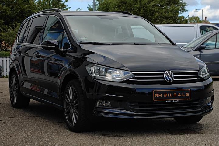 Sort VW Touran fra 2021