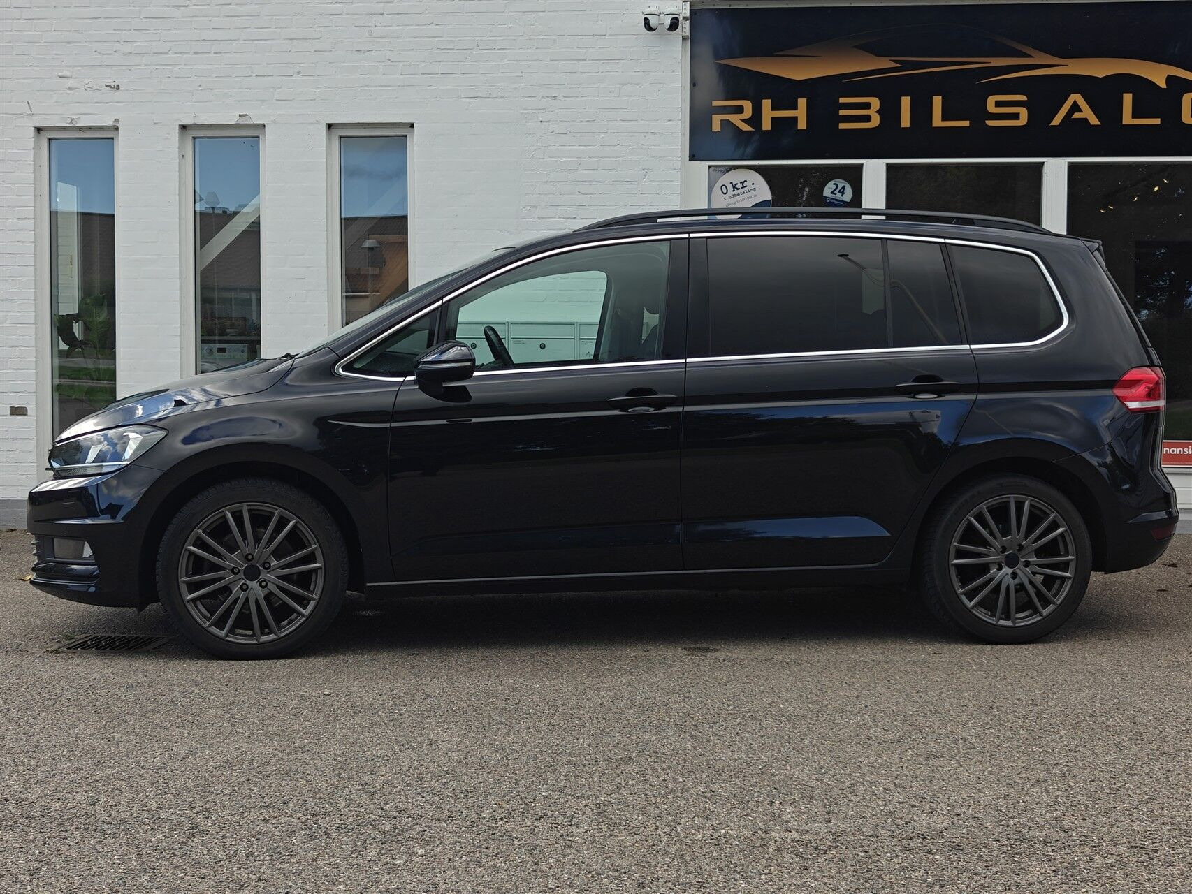 Sort VW Touran fra 2021