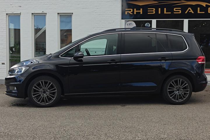Sort VW Touran fra 2021