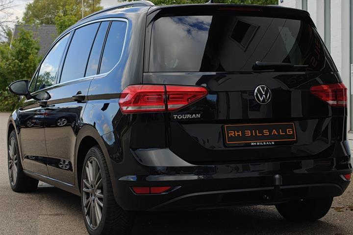 Sort VW Touran fra 2021