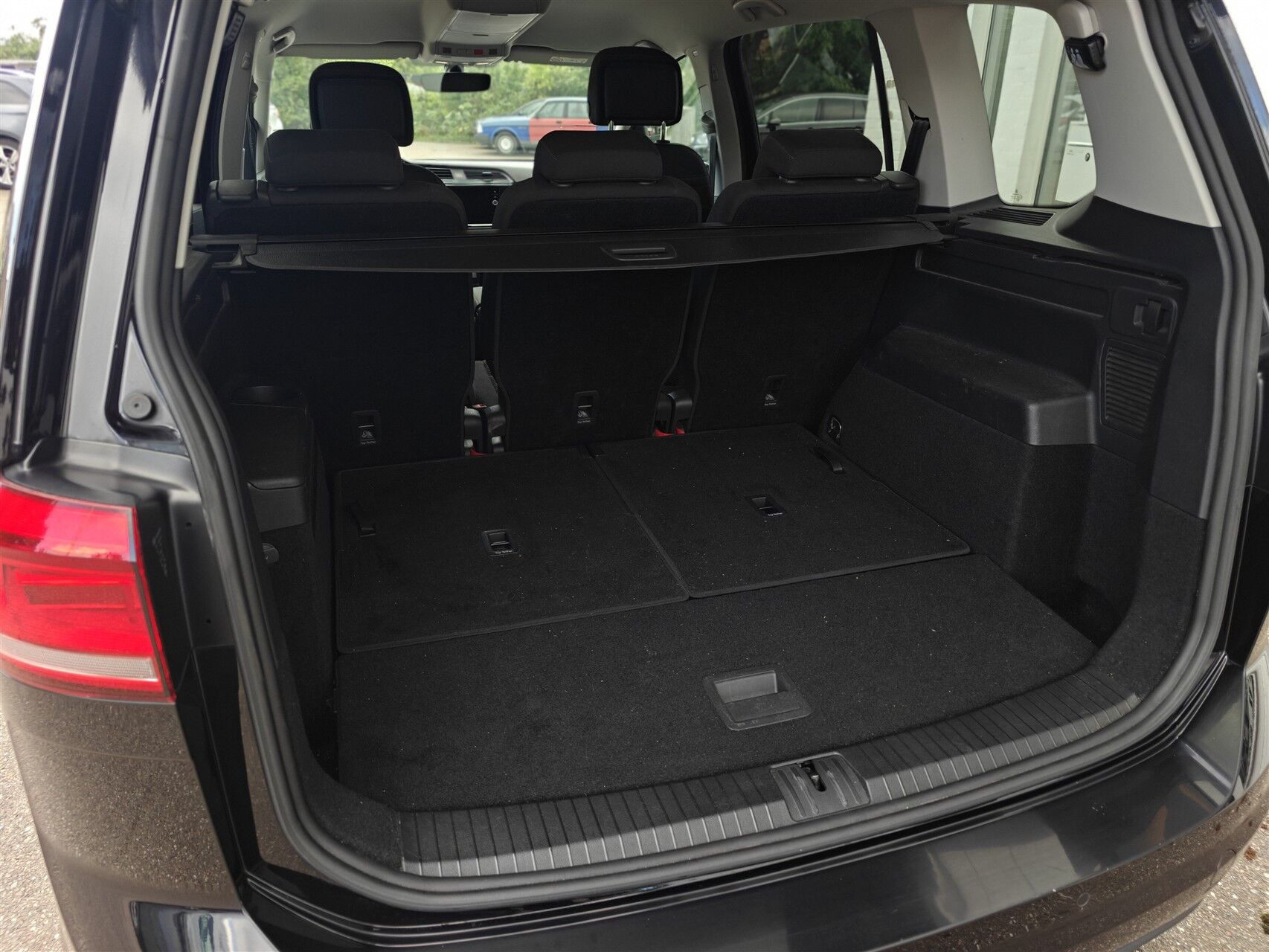 Sort VW Touran fra 2021