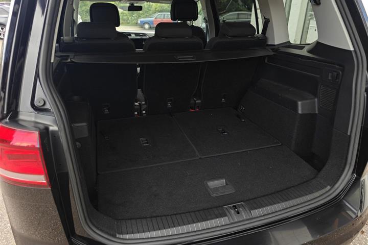 Sort VW Touran fra 2021