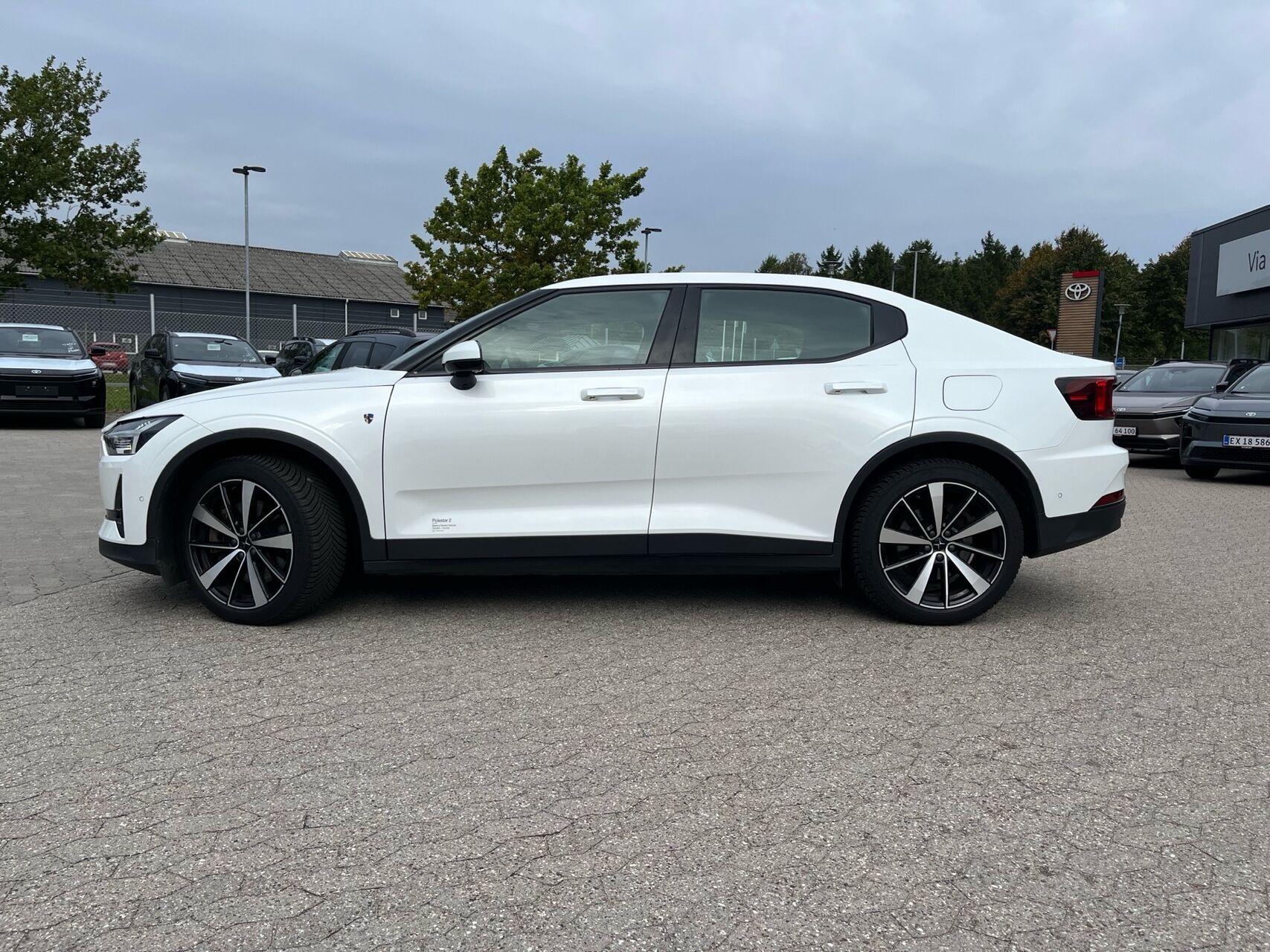 Hvid Polestar 2 fra 2022
