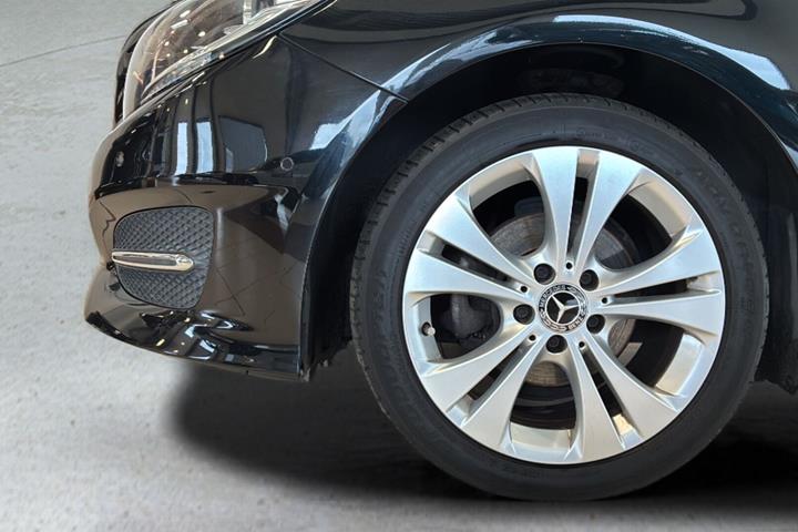 Sort Mercedes B180 d fra 2017