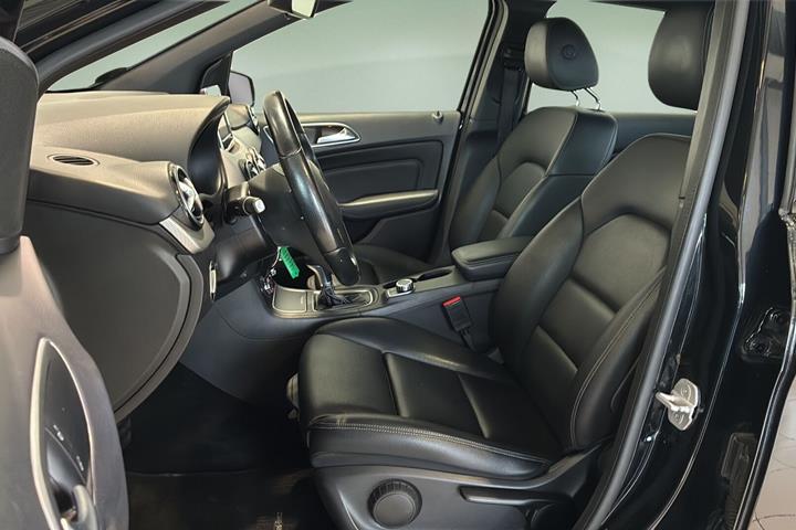 Sort Mercedes B180 d fra 2017