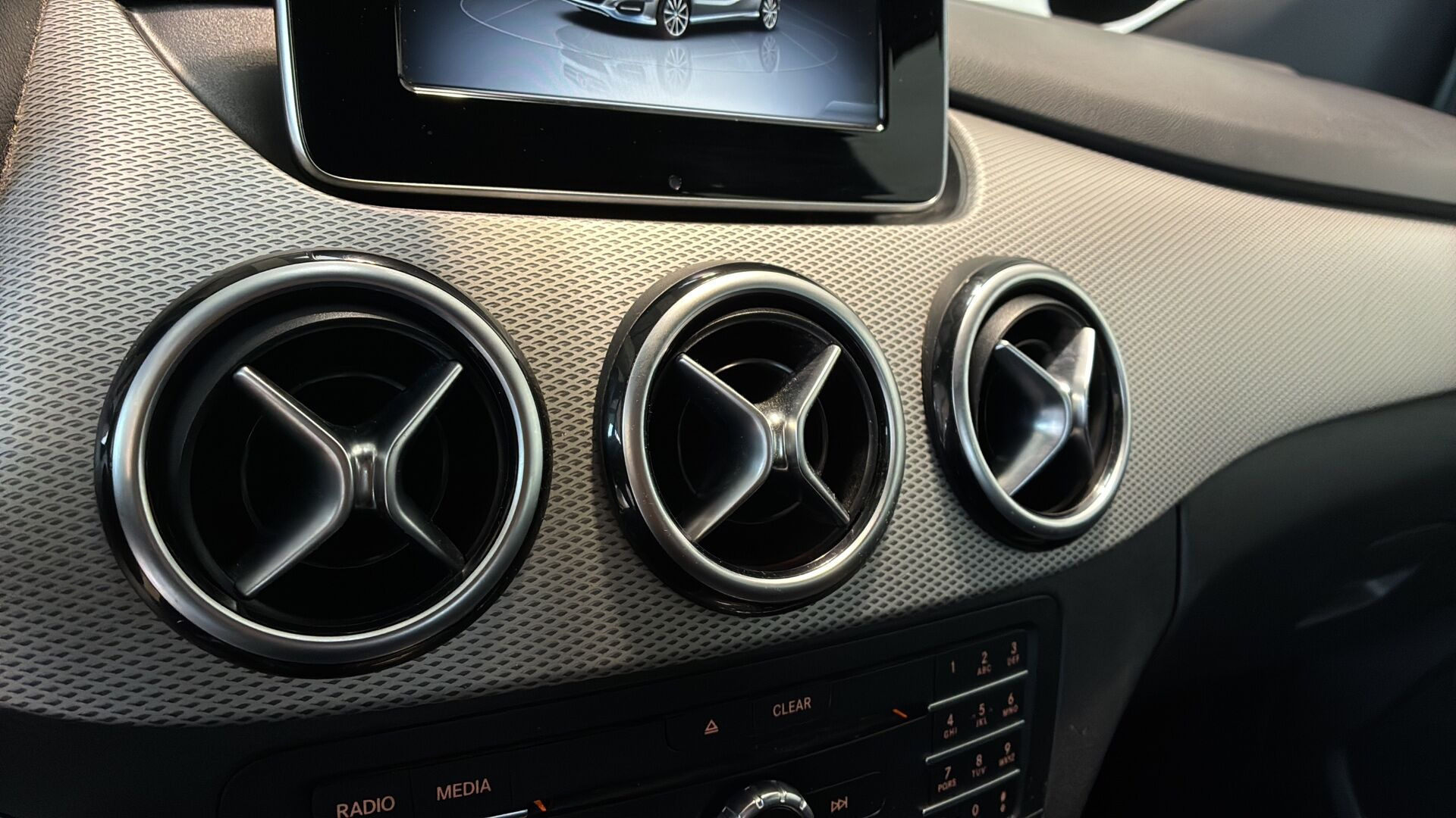 Sort Mercedes B180 d fra 2017