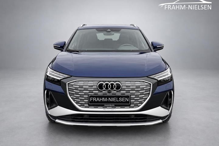 Blå Audi Q4 fra 2021