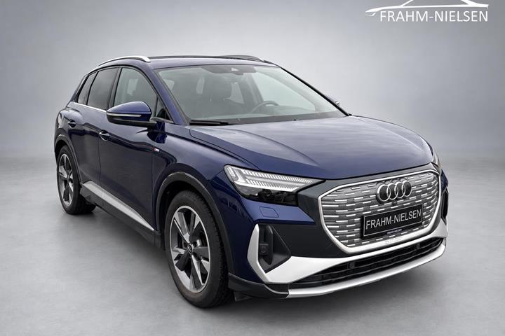Blå Audi Q4 fra 2021