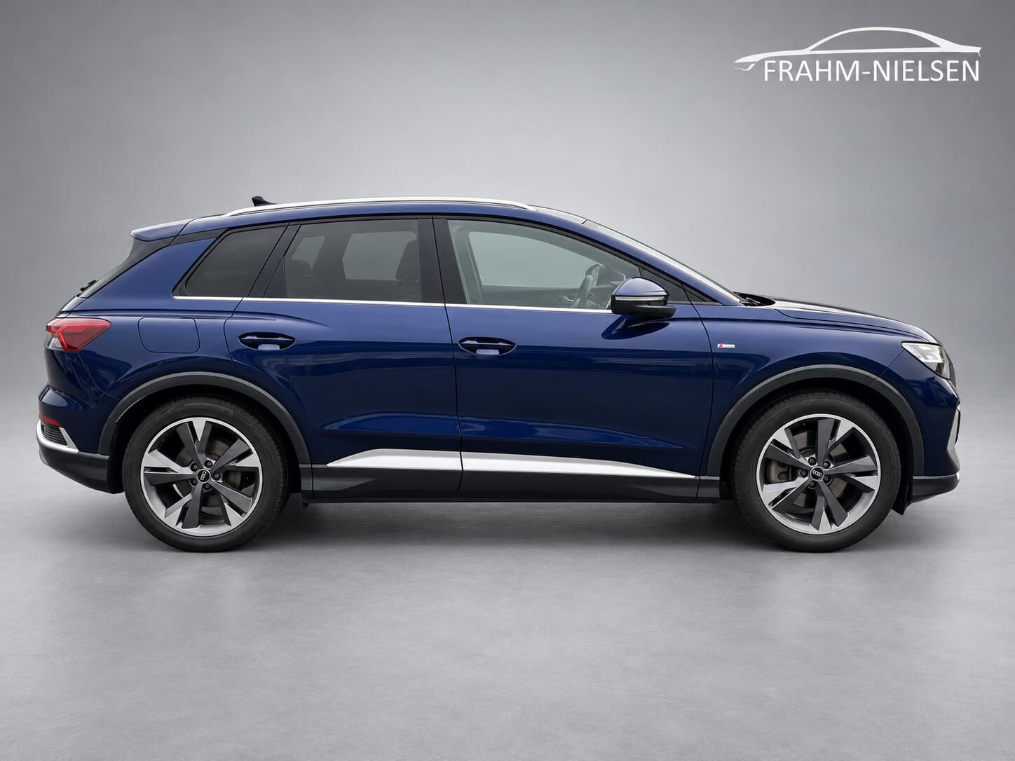 Blå Audi Q4 fra 2021