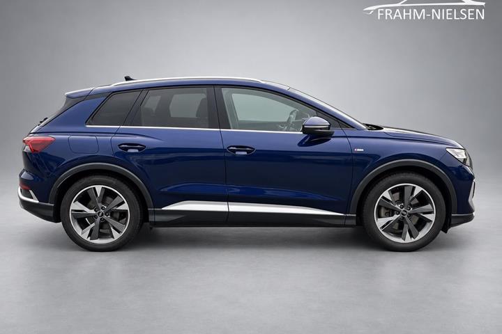 Blå Audi Q4 fra 2021