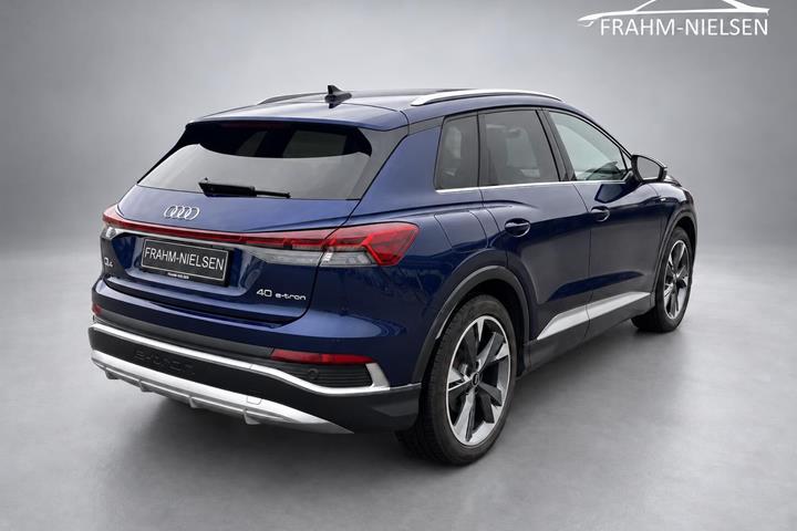 Blå Audi Q4 fra 2021