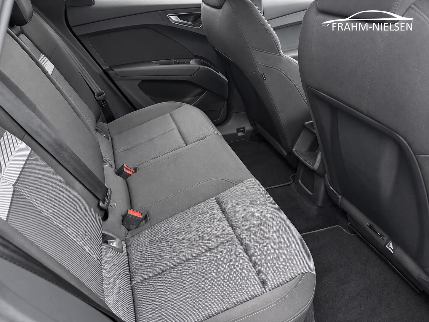 Blå Audi Q4 fra 2021