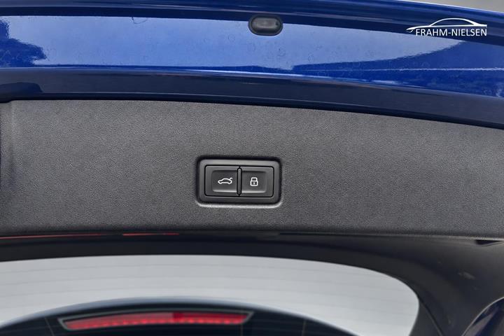 Blå Audi Q4 fra 2021