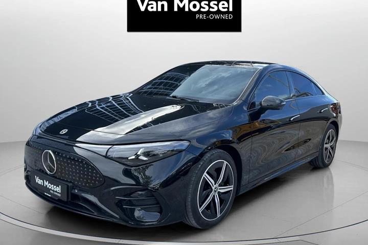 Sort Mercedes CLA250+ fra 2025 set udefra