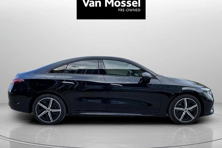 Sort Mercedes CLA250+ fra 2025