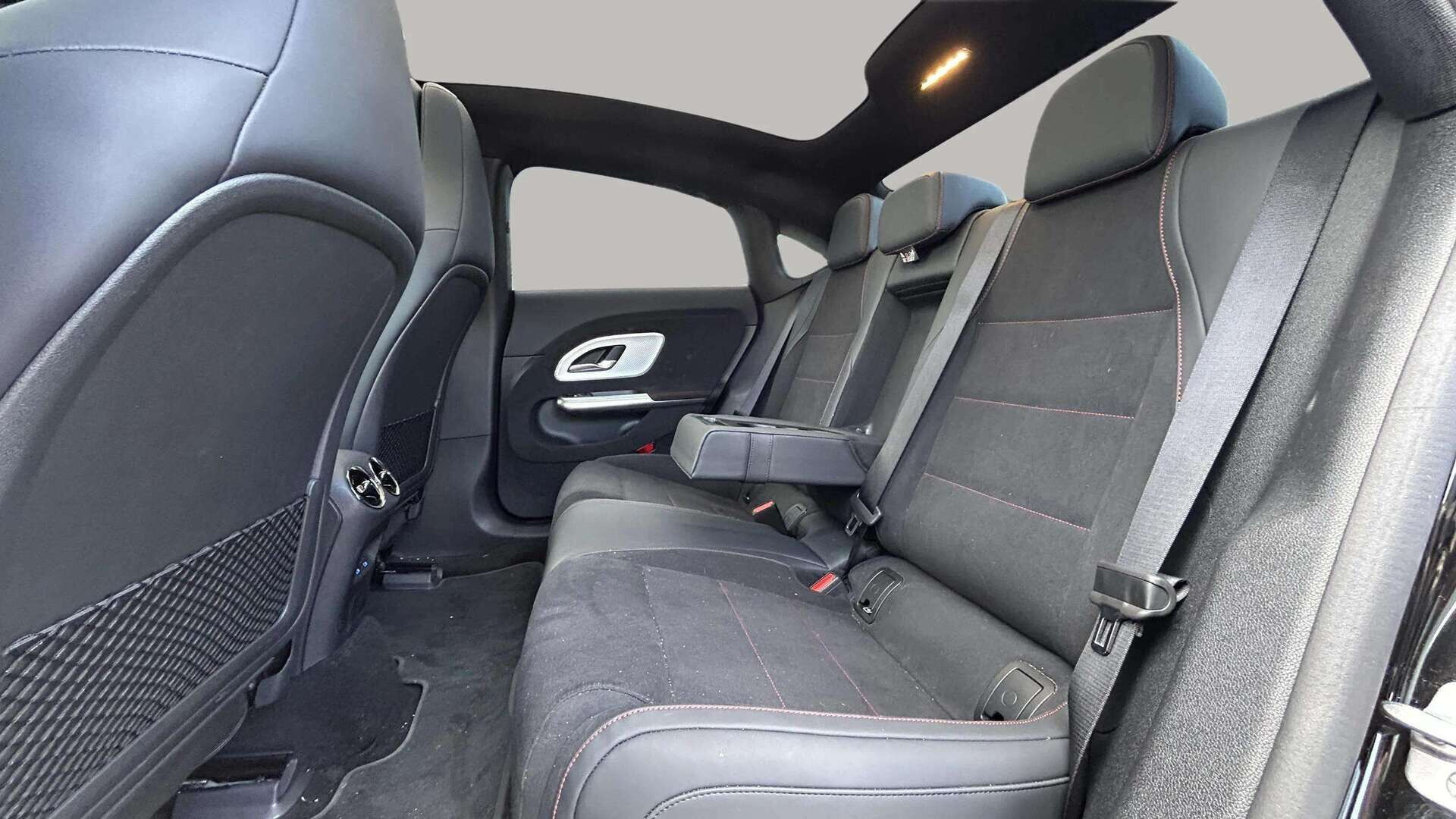Sort Mercedes CLA250+ fra 2025