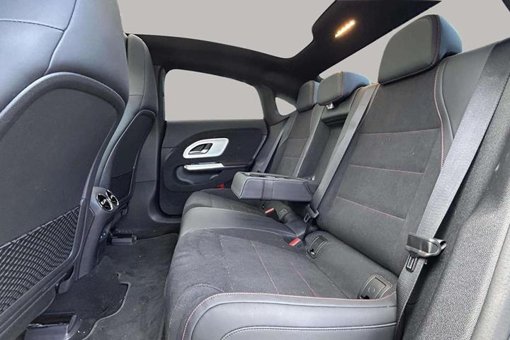 Sort Mercedes CLA250+ fra 2025